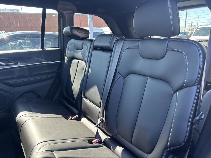 New 2025 Jeep Grand Cherokee Limited 4x4Image 20