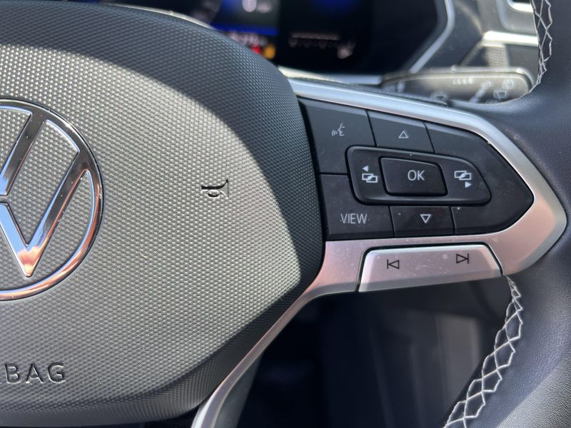 2022 Volkswagen Tiguan SEImage 12