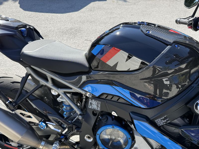2025 BMW M 1000 R
