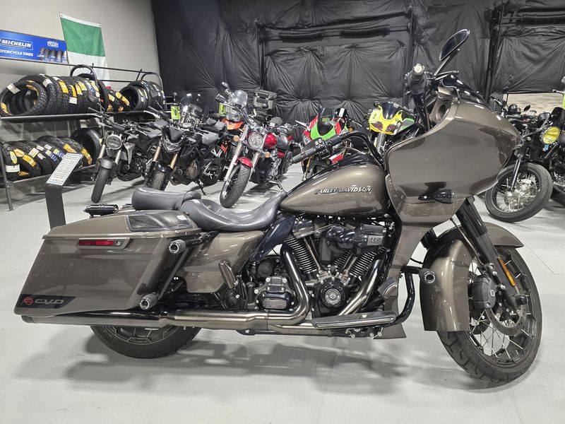 Used 2021 Harley-Davidson FLTRXSE CVO Road Glide Image 1