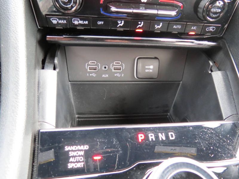 Used 2025 Jeep Grand Cherokee Limited 4x4 4dr SUVImage 16