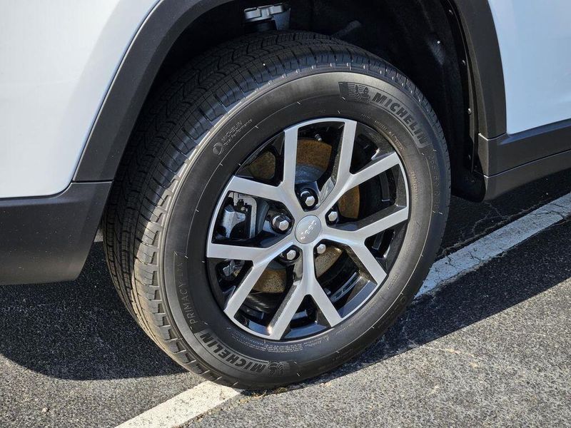 2025 Jeep Grand Cherokee L Limited 4x4Image 7