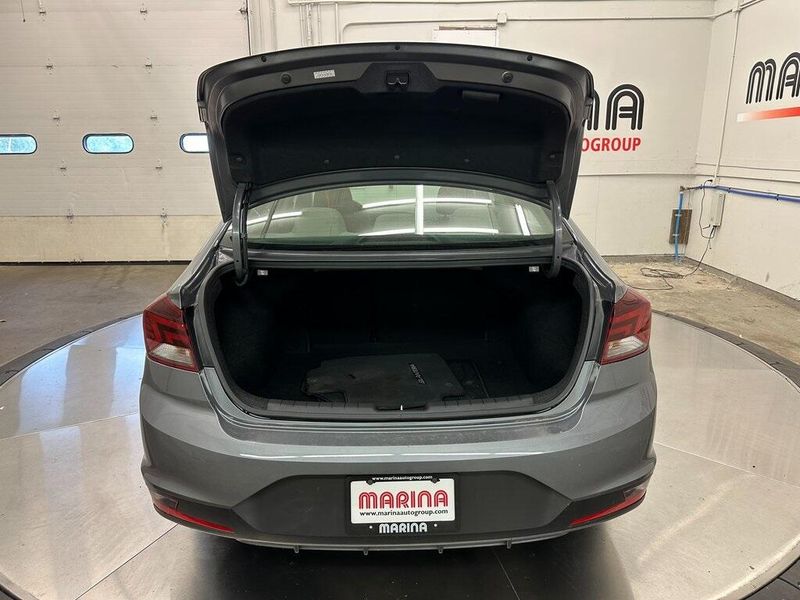 2019 Hyundai Elantra SEImage 15