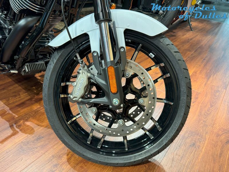 2024 Indian Motorcycle Sport ChiefImage 10