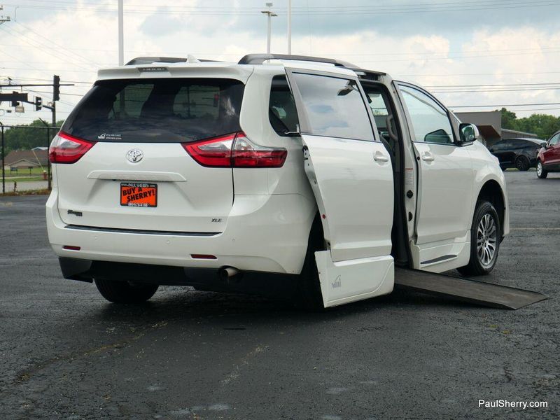 Used 2020 Toyota Sienna XLEImage 10