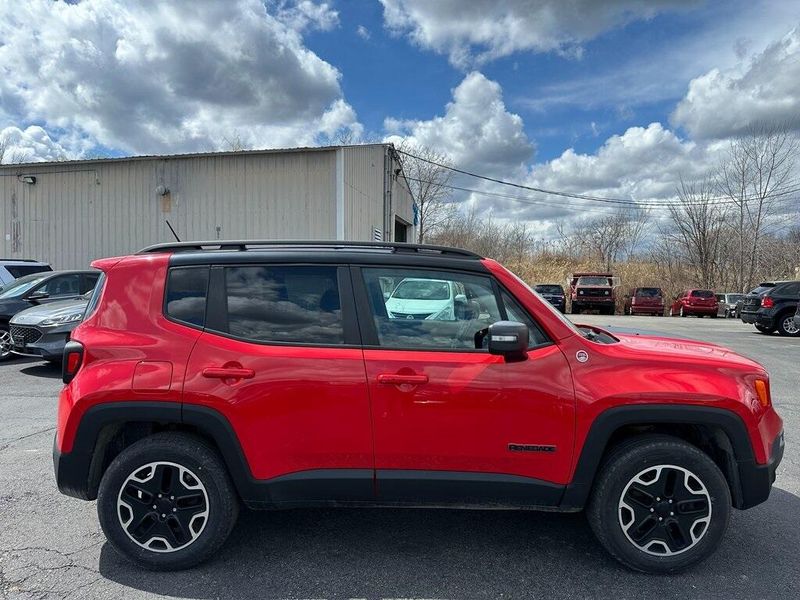2016 Jeep Renegade TrailhawkImage 13
