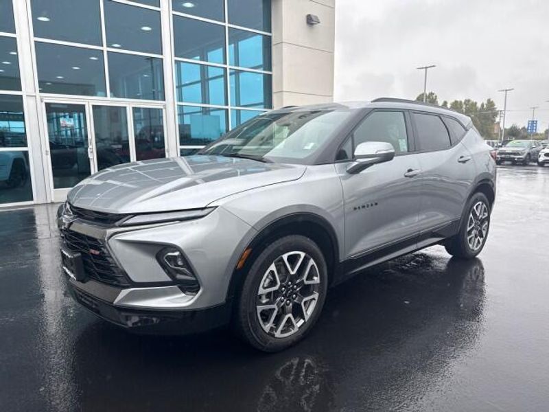 2025 Chevrolet Blazer RS photo 3