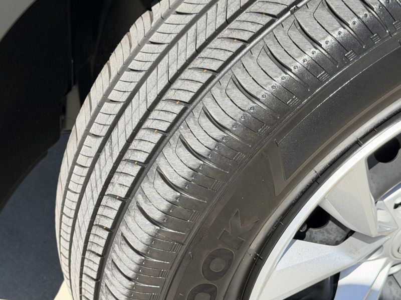 Used 2025 Honda CR-V LXImage 17
