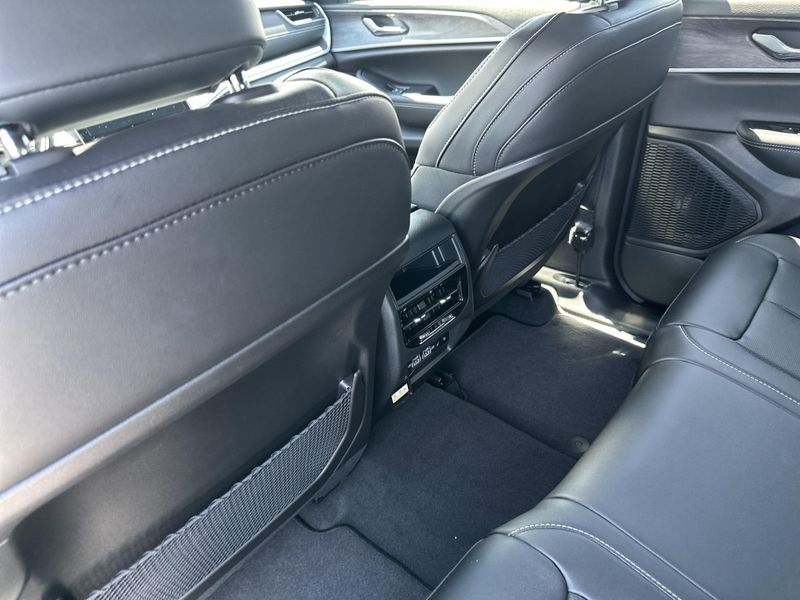 2025 Jeep Grand Cherokee Limited 4x4Image 17