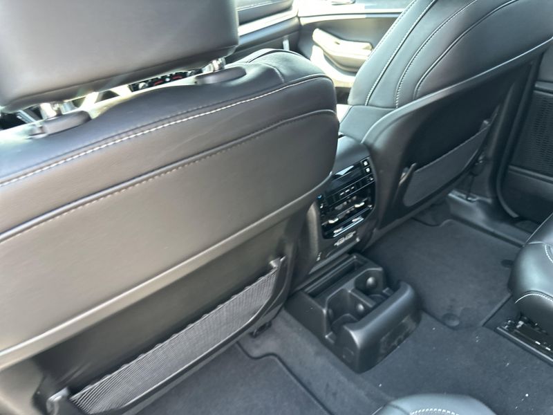 New 2025 Jeep Grand Cherokee L Limited 4x4Image 17