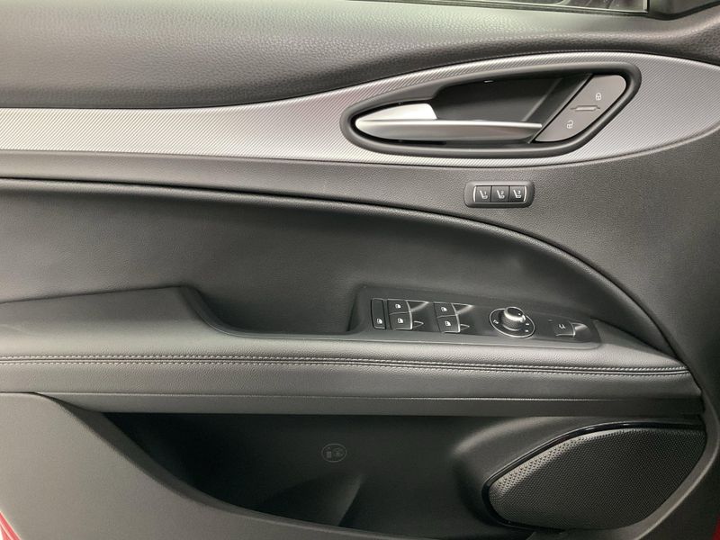 New 2025 Alfa Romeo Stelvio AwdImage 16