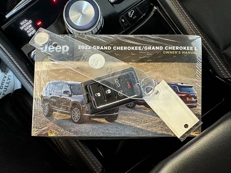 2022 Jeep Grand Cherokee SUMMIT RESERVEImage 9
