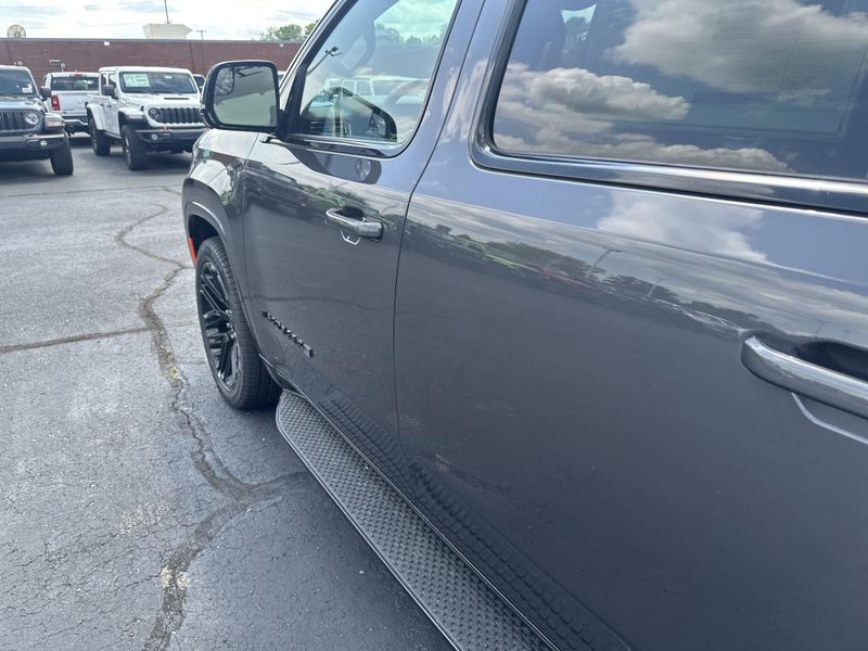 2025 Jeep Wagoneer Carbide 4x4Image 11