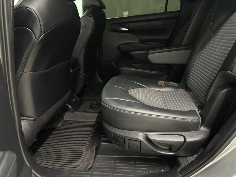 2021 Toyota Highlander XSE photo 17