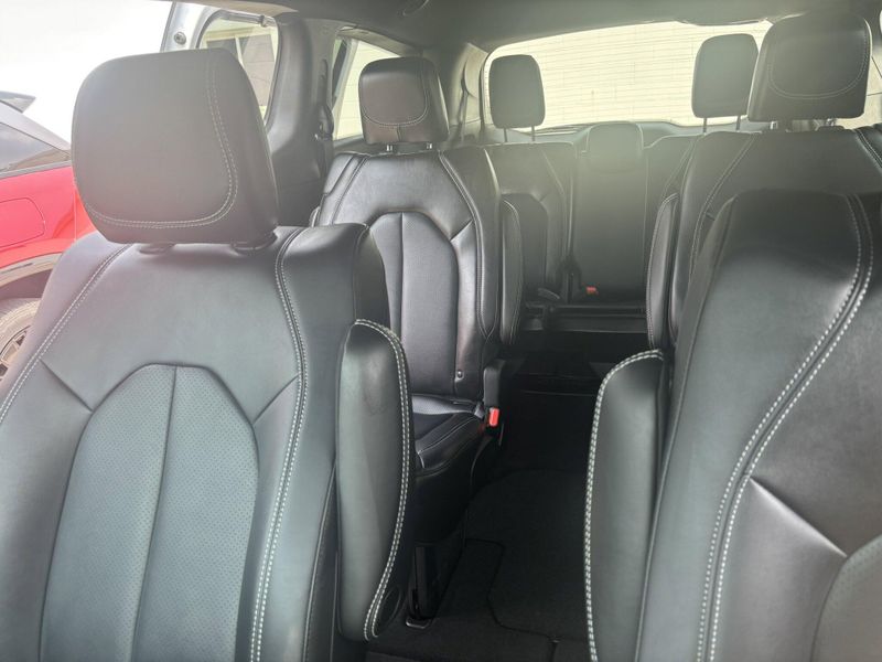 New 2025 Chrysler Pacifica SelectImage 26