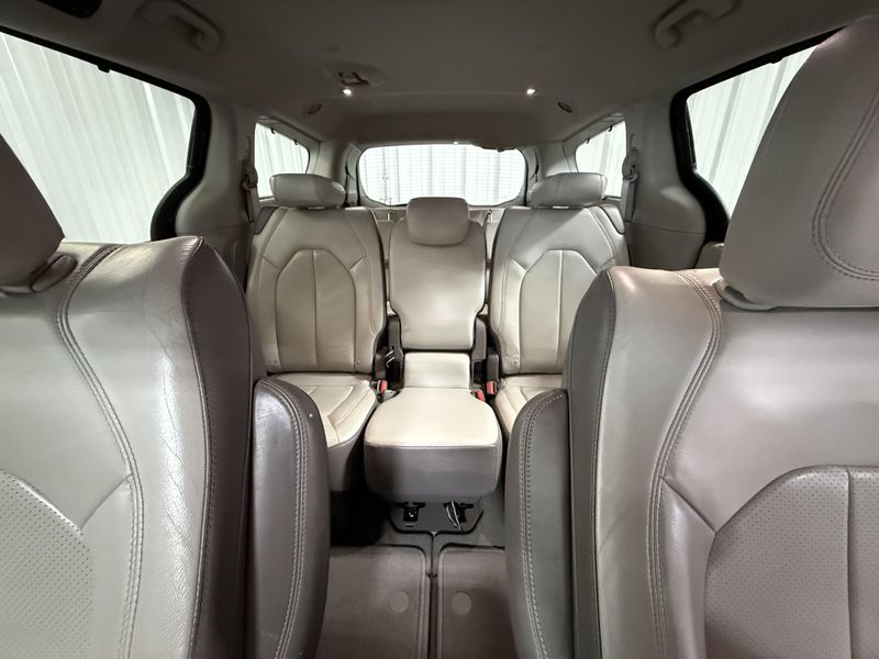 Used 2018 Chrysler Pacifica Touring LImage 22