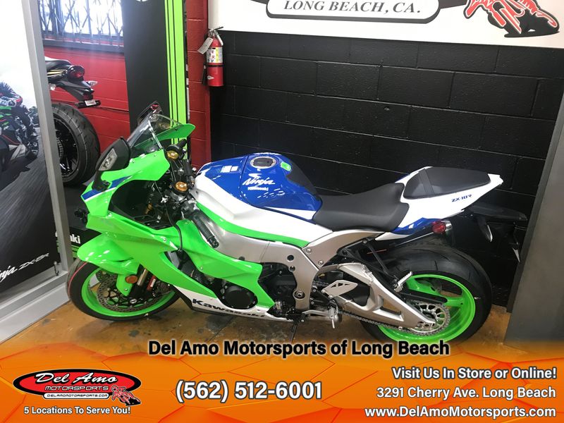 2024 Kawasaki ZX1002LRFBL-GN2  in a LIME GREEN/PEARL CRYSTAL WHITE/BLUE exterior color. Del Amo Motorsports of Long Beach (562) 362-3160 delamomotorsports.com 