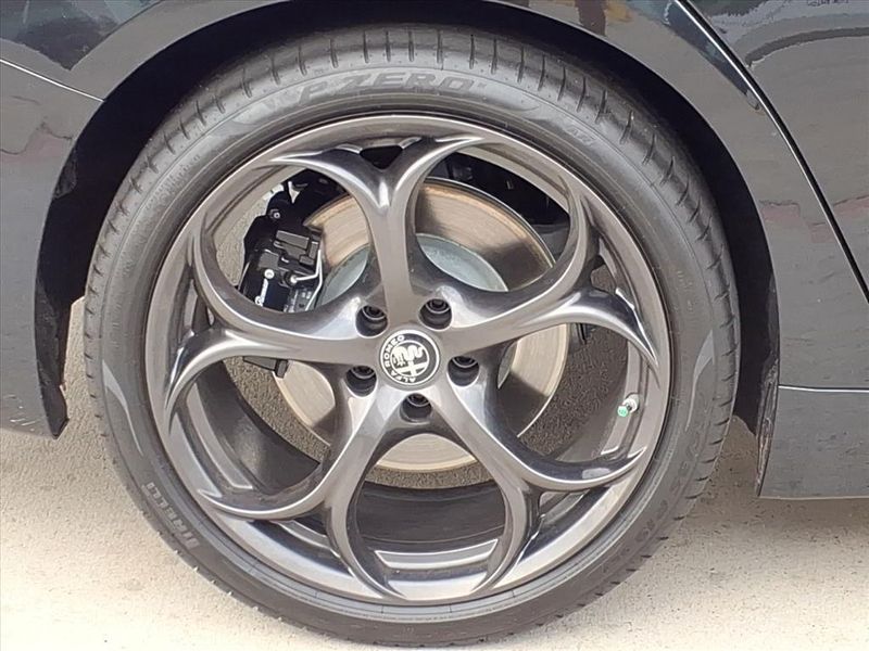 Used 2023 Alfa Romeo Giulia EstremaImage 6