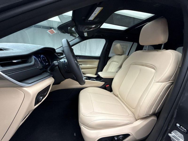 New 2025 Jeep Grand Cherokee Limited 4x4Image 7