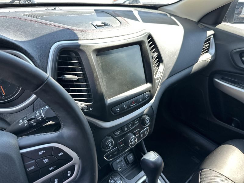 2018 Jeep Cherokee Trailhawk photo 24