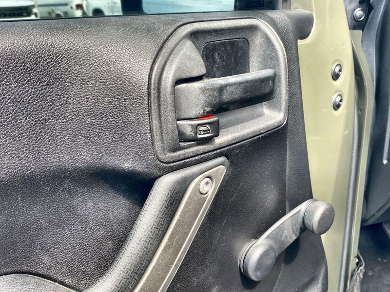 Used 2015 Jeep Wrangler Unlimited SportImage 20