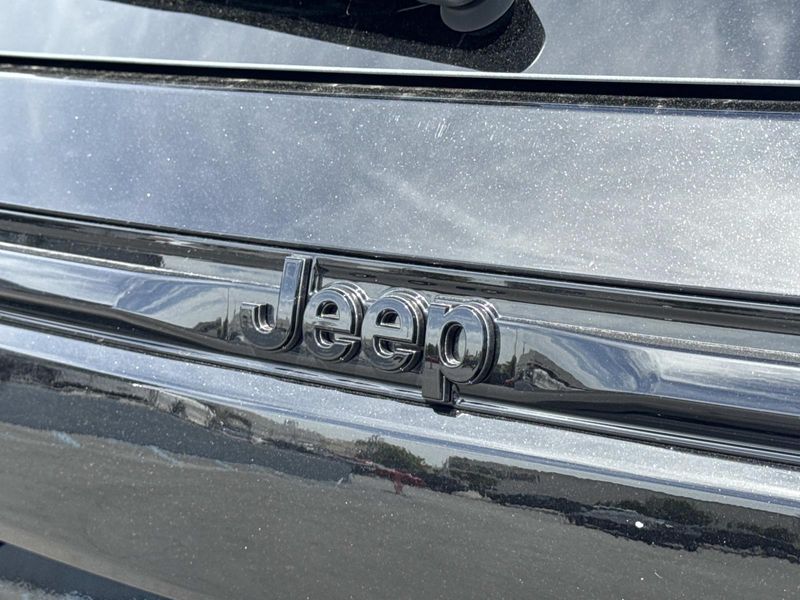 New 2026 Jeep Grand Cherokee Laredo Altitude 4x4
