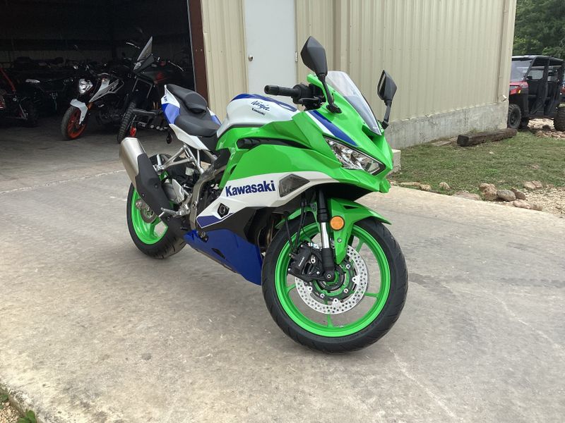 2024 KAWASAKI NINJA ZX4RR 40TH ANNIVERSARY EDITION ABS LIME GREEN AND PEARL CRYSTAL WHITE AND BLUEImage 7