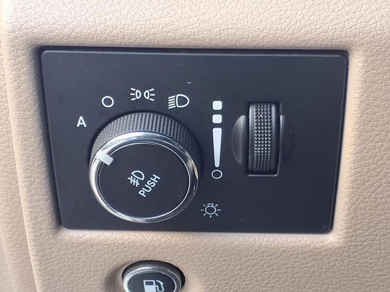 Used 2020 Jeep Grand Cherokee LimitedImage 18