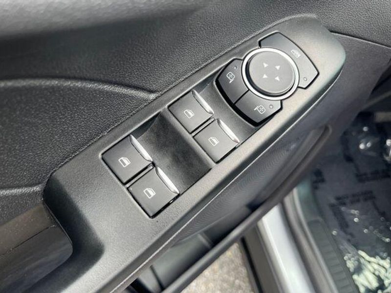 2022 Ford Escape SE photo 17