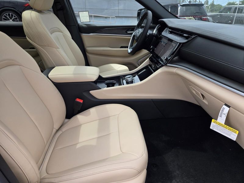 New 2026 Jeep Grand Cherokee L Limited 4x2