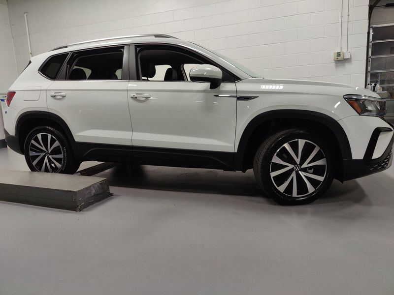 Used 2022 Volkswagen Taos SE 4-Motion AWDImage 3