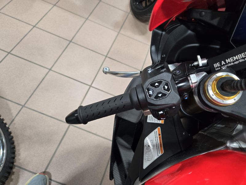 USED 2024 APRILIA RSV4 1100 Image 23
