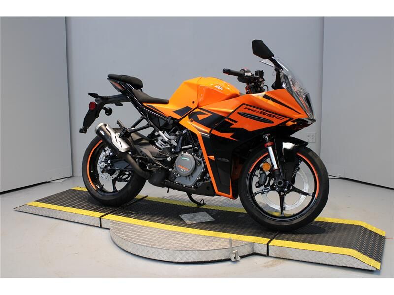 2022 KTM RC 390Image 4