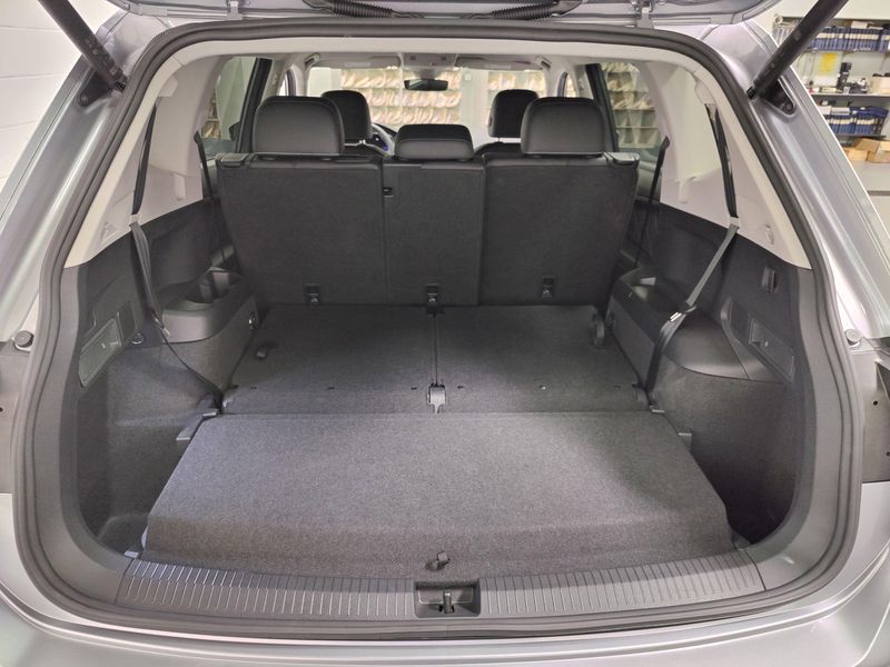 2024 Volkswagen Tiguan SE w/3rd Row SeatImage 11