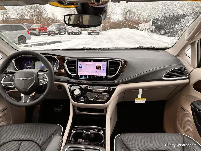 2022 Chrysler Pacifica Hybrid LimitedImage 22