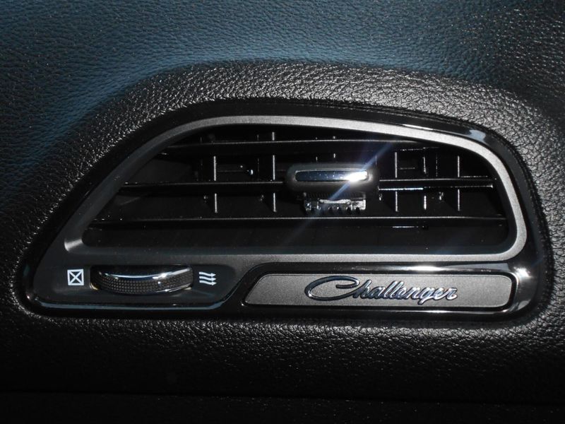 2022 Dodge Challenger SXTImage 16