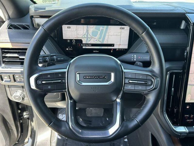 Used 2025 GMC Yukon XL DenaliImage 23