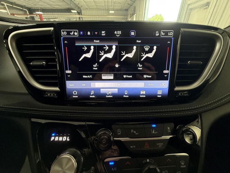 New 2027 Chrysler Pacifica SelectImage 26
