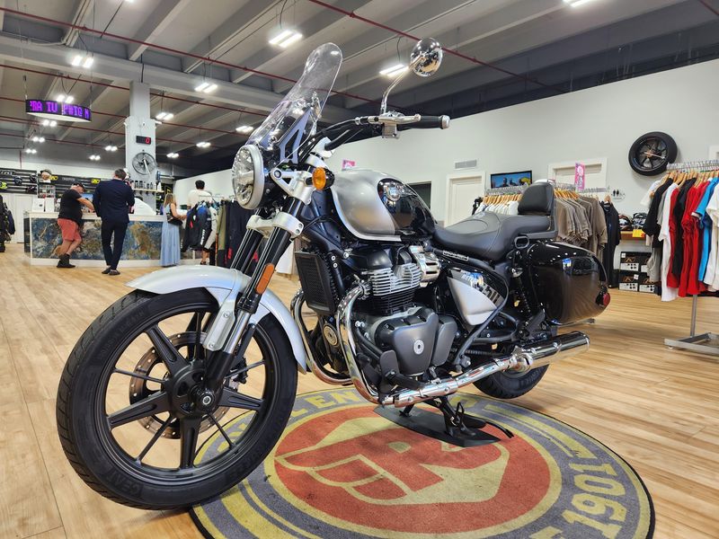 2024 Royal Enfield SUPER METEOR  in a INTERSTELLAR GREY exterior color. Royal Enfield Motorcycles of Miami (786) 845-0052 remotorcyclesofmiami.com 