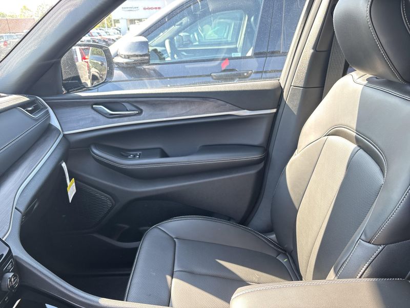 New 2025 Jeep Grand Cherokee Limited 4x4Image 27