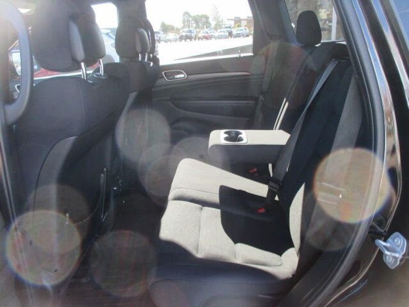 Used 2017 Jeep Grand Cherokee LaredoImage 22