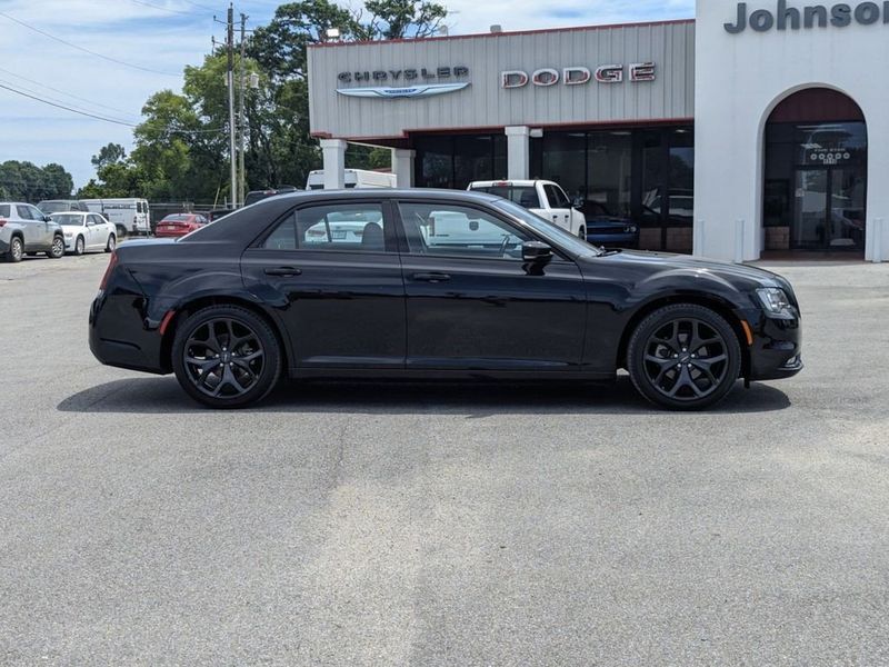 2022 Chrysler 300 300SImage 2