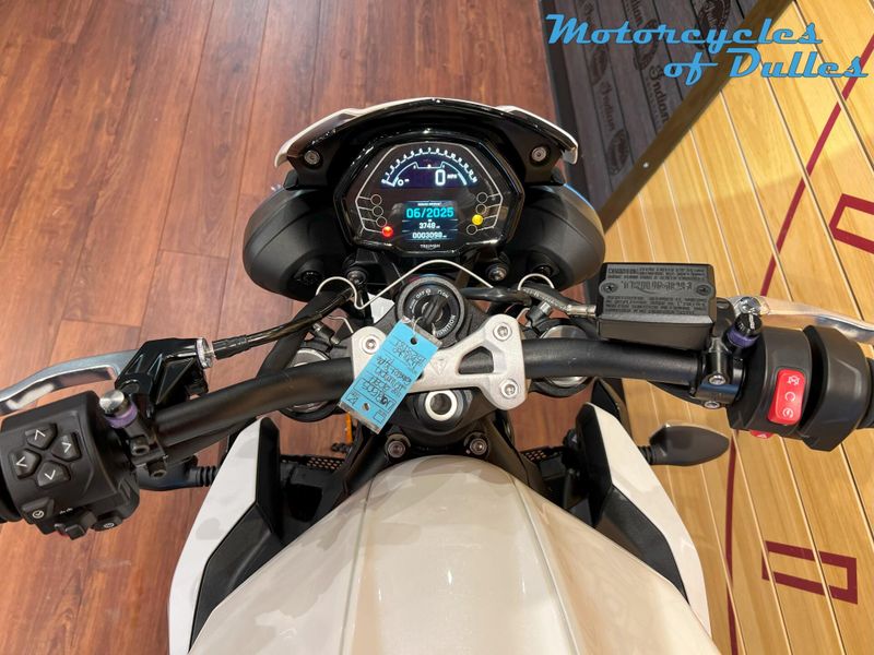 2024 Triumph Street Triple 765 R Image 22