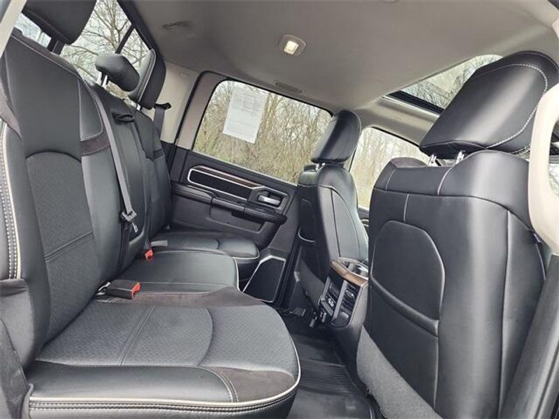 2024 RAM 3500 LaramieImage 28