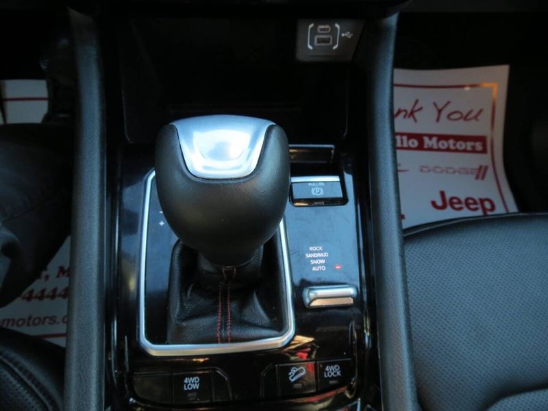 Used 2025 Jeep Compass Trailhawk 4x4 4dr SUVImage 24