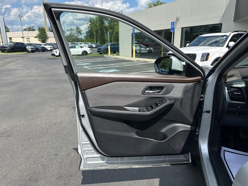 Used 2023 Nissan Rogue SVImage 23