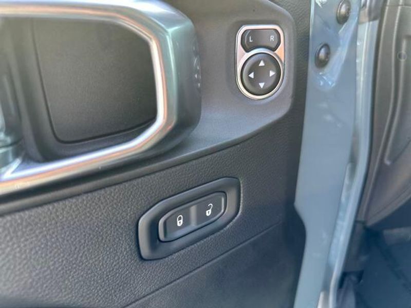 2025 Jeep Gladiator High Tide 4x4