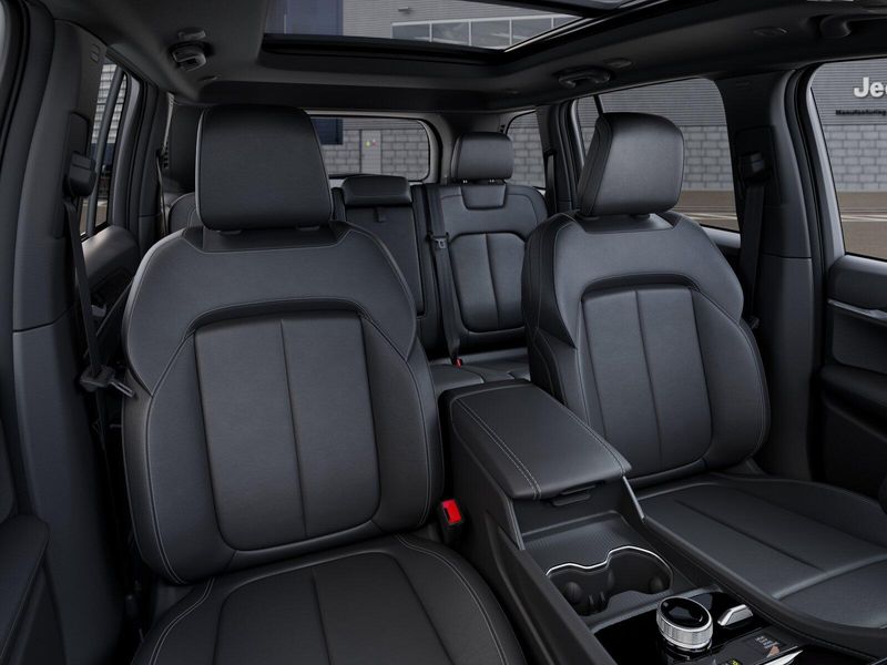 New 2026 Jeep Grand Cherokee Limited 4x4Image 16
