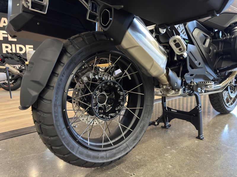 2025 BMW R 1300 GS Adventure - AUTOMATIC SHIFT ASSISTANT - TRIPLE BLACK - BLACK STORM METALLIC 