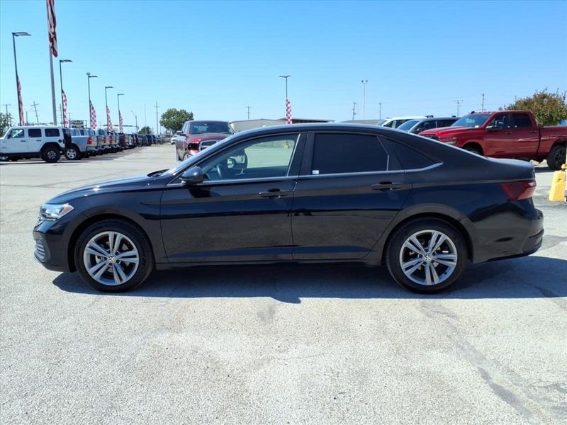 2024 Volkswagen Jetta SE photo 16